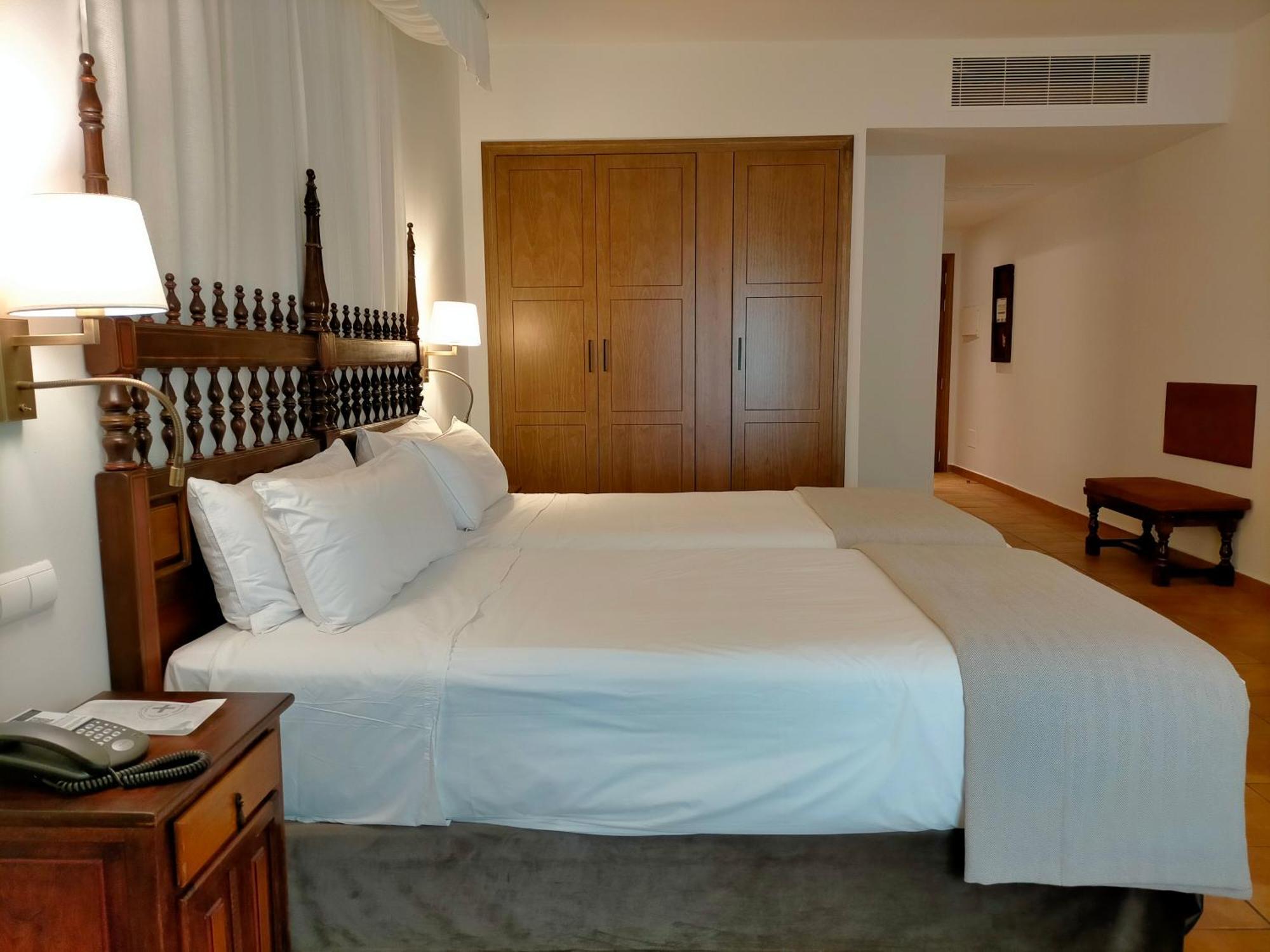 ปาราดอร์ เด เบนาเบนเต Hotel ภายนอก รูปภาพ