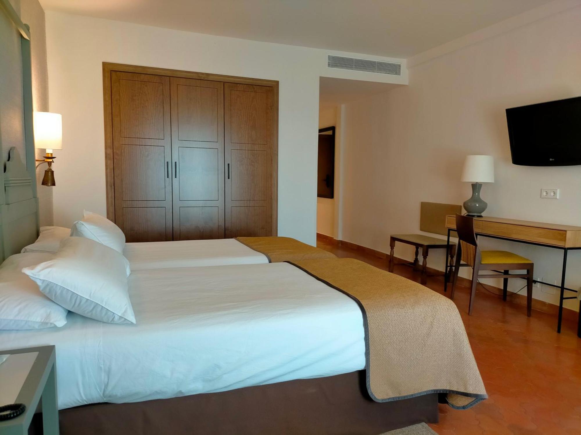 ปาราดอร์ เด เบนาเบนเต Hotel ภายนอก รูปภาพ