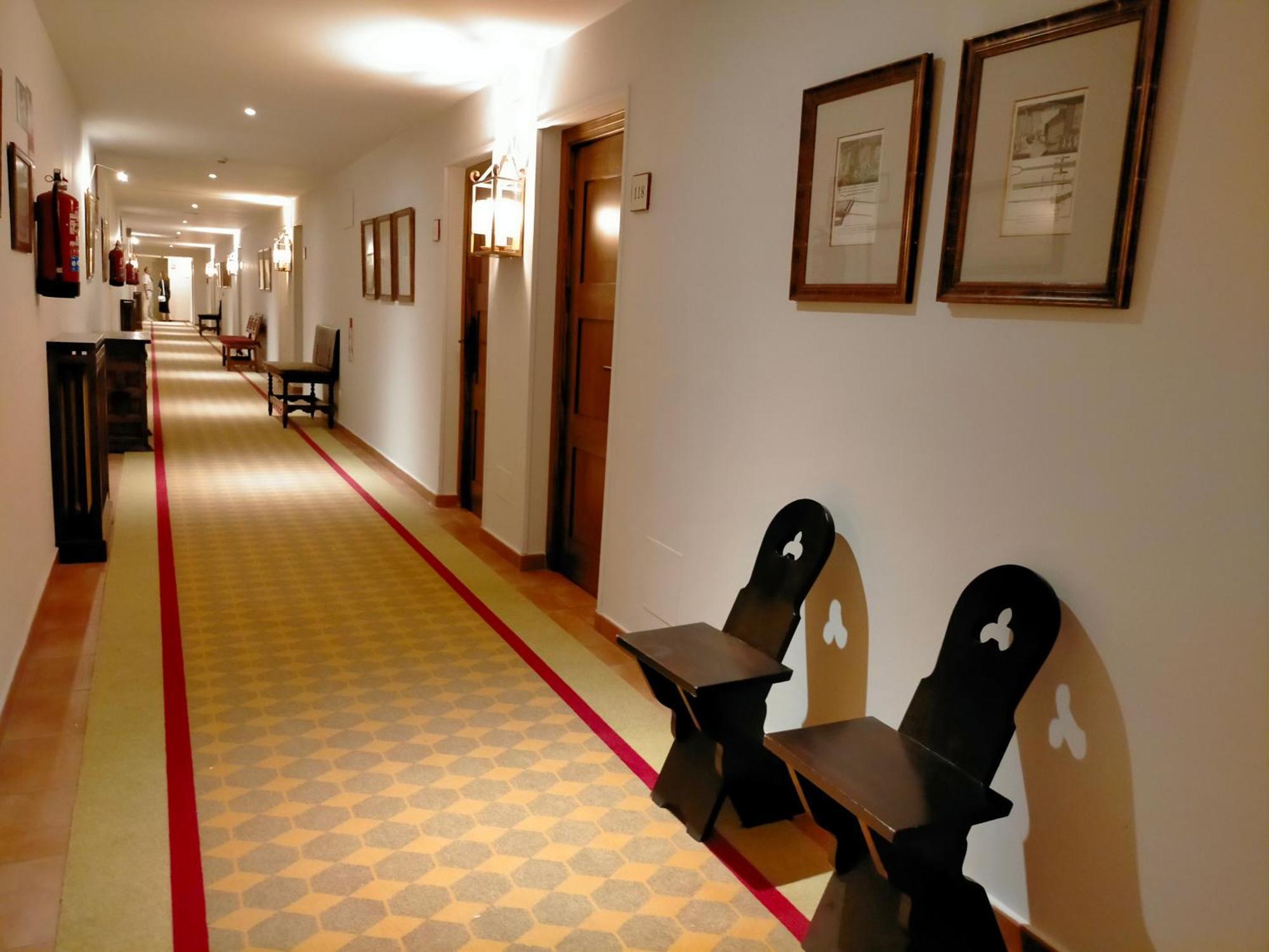 ปาราดอร์ เด เบนาเบนเต Hotel ภายนอก รูปภาพ